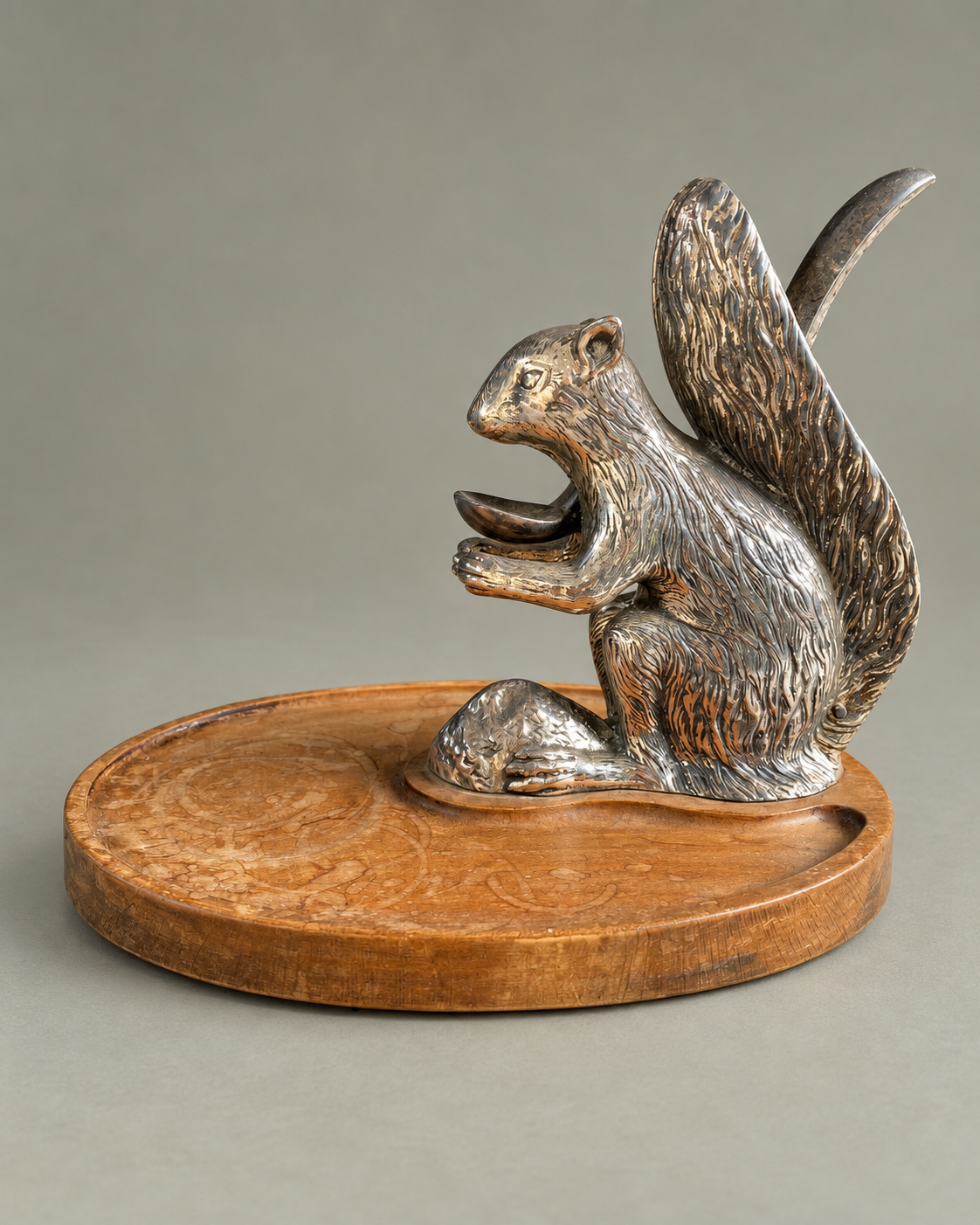 Valenti Squirrel Nutcracker & Serving Tray